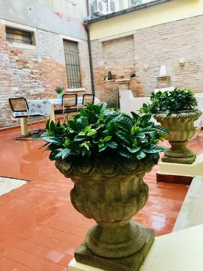 Ca'Tronconi Ai Frari Apartment Venice 0*,  Italy